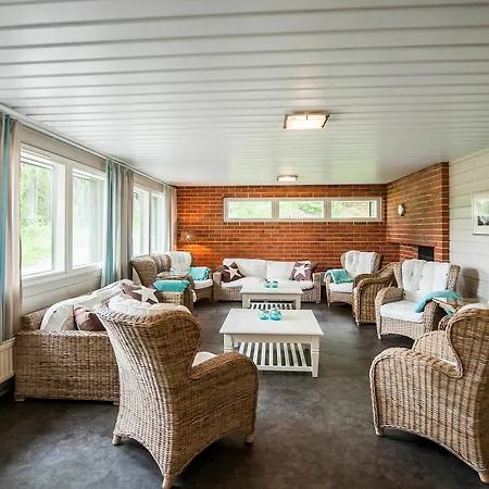 Uiskola Hotelli 4*